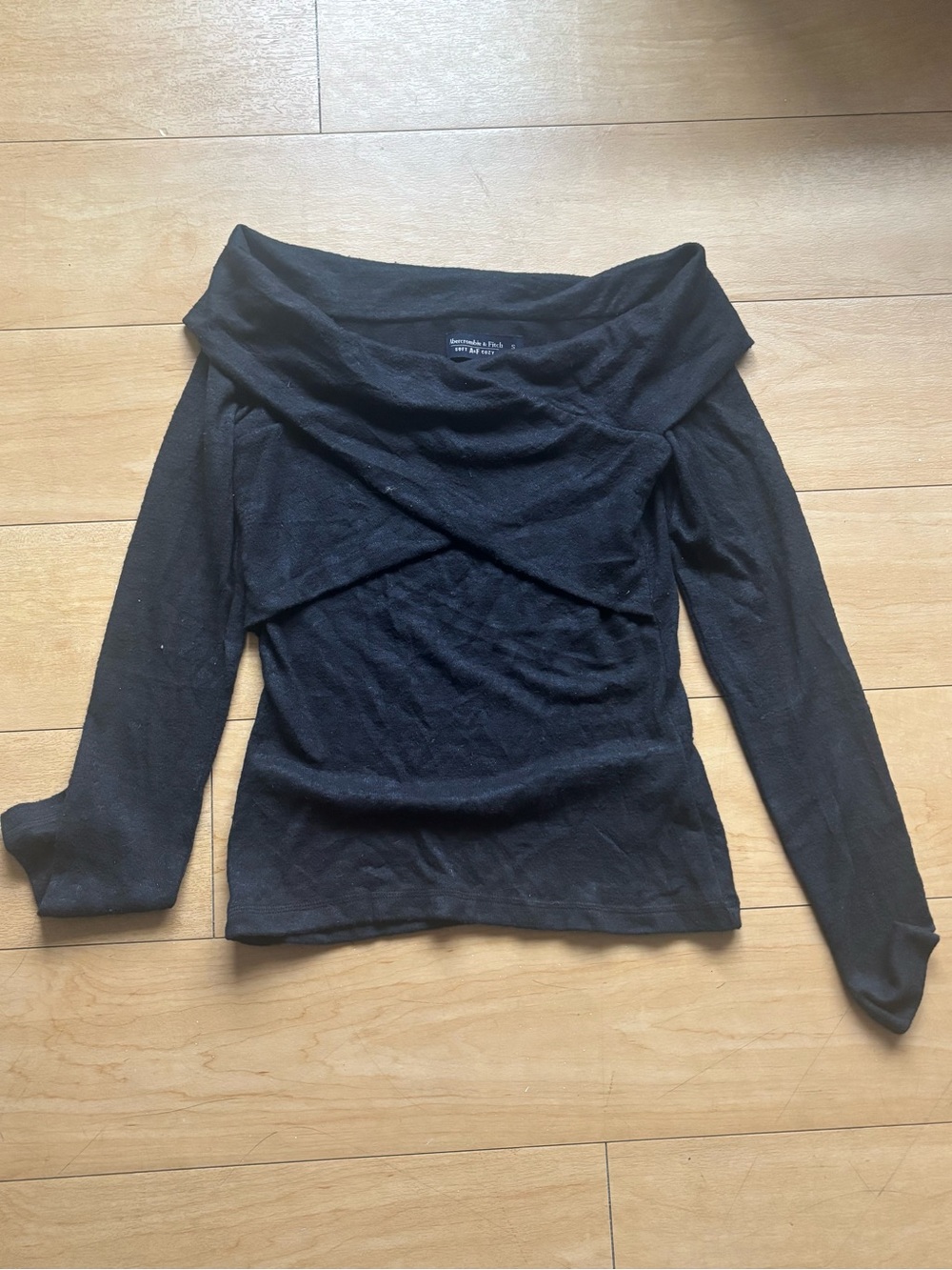 Abercrombie & Fitch Off-Shoulder Black Crossover Top size S